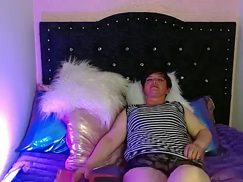 Perla Rousse1 online show from February 6, 2026, 9:00 pm