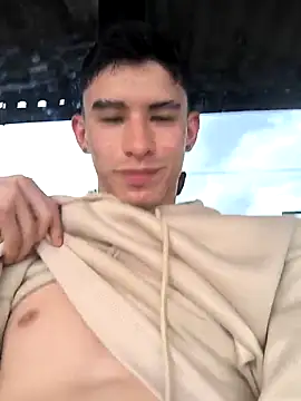 Snapshot of Camilow_w chatting on March 28, 2026, 10:33 pm Camilow w online show from March 28, 2026, 10:33 pm