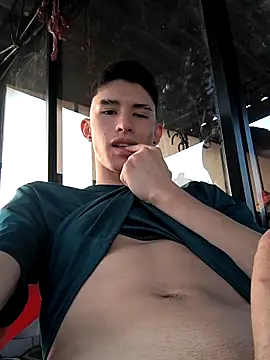 Snapshot of Camilow_w chatting on April 1, 2026, 10:28 pm Camilow w online show from April 1, 2026, 10:28 pm