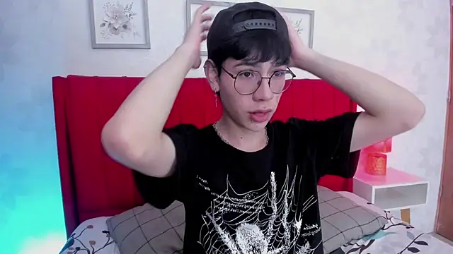 Demian Hush online show from February 17, 2026, 7:22 pm