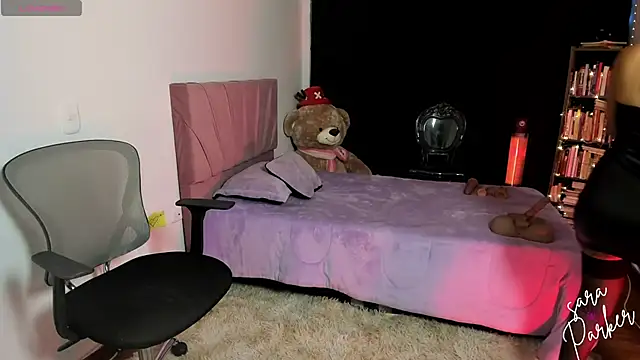  Saraaparker  online show from February 10, 2026, 7:24 pm