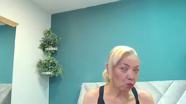 AmelieLux online show from March 10, 2026, 5:17 pm