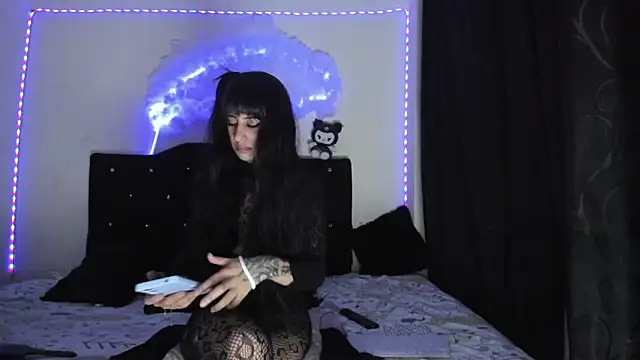 Snapshot of _darkcandy chatting on April 12, 2026, 5:00 am darkcandy online show from April 12, 2026, 5:00 am