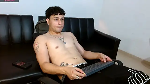 Snapshot of Philip_Jons chatting on April 10, 2026, 9:44 pm Philip Jons online show from April 10, 2026, 9:44 pm