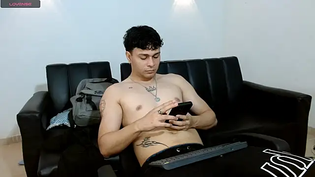 Snapshot of Philip_Jons chatting on April 6, 2026, 9:05 pm Philip Jons online show from April 6, 2026, 9:05 pm