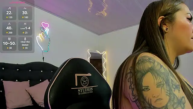 LUNAKITTY TAY online show from February 27, 2026, 11:32 am