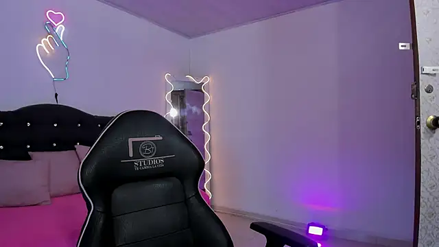 LUNAKITTY TAY online show from March 9, 2026, 11:58 am