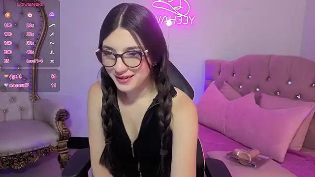 MAHYRA TAY online show from May 14, 2026, 11:02 pm