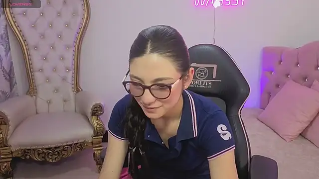 MAHYRA TAY online show from April 23, 2026, 7:26 pm