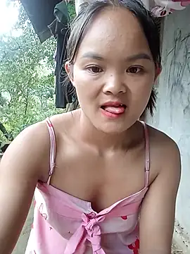 Snapshot of Luminana chatting on July 17, 2026, 11:02 pm Luminana online show from July 17, 2026, 11:02 pm