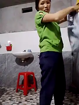 nhynhy11 online show from March 28, 2026, 1:23 pm