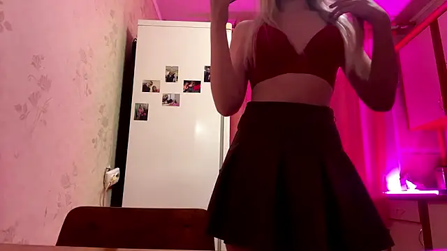 MiaBerlateen online show from March 10, 2026, 7:51 pm