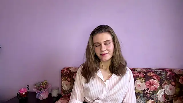 EmiliBreeze online show from February 6, 2026, 12:34 pm