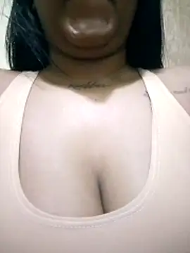 Zoe Renata online show from May 17, 2026, 8:47 am