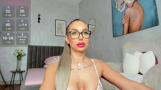 ElinaMoon  online show from April 24, 2026, 7:32 am
