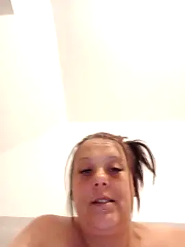 louisa36 online show from April 26, 2026, 9:56 pm