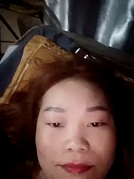 Miesi-c2clove online show from February 8, 2026, 12:14 pm