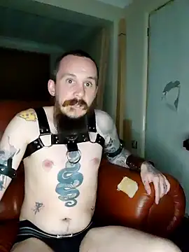 Castbotter1995 online show from April 28, 2026, 11:09 pm