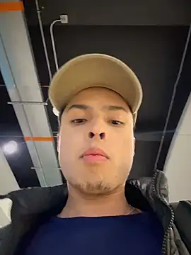 Snapshot of Eros_lee chatting on March 18, 2026, 8:53 pm Eros lee online show from March 18, 2026, 8:53 pm