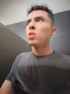 Snapshot of Eros_lee chatting on February 9, 2026, 1:36 am Eros lee online show from February 9, 2026, 1:36 am