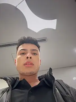 Snapshot of Eros_lee chatting on March 25, 2026, 7:02 pm Eros lee online show from March 25, 2026, 7:02 pm