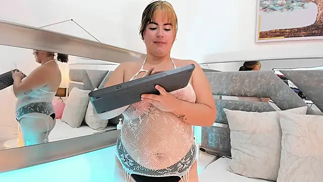 Snapshot of Katey_Curvy01_ chatting on February 17, 2026, 11:51 am Katey Curvy01 online show from February 17, 2026, 11:51 am