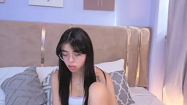 Mia Naive online show from June 18, 2026, 8:14 pm