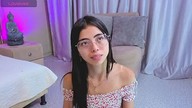 Mia Naive online show from May 8, 2026, 11:36 am