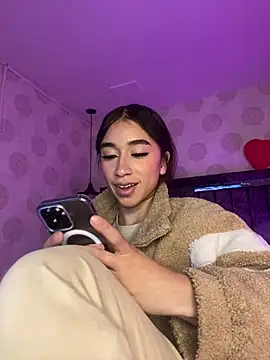 alahia pink online show from March 4, 2026, 1:57 am