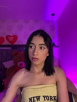 alahia pink online show from March 10, 2026, 2:59 am