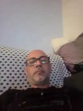 Snapshot of pareja47 chatting on April 27, 2026, 11:03 pm pareja47 online show from April 27, 2026, 11:03 pm