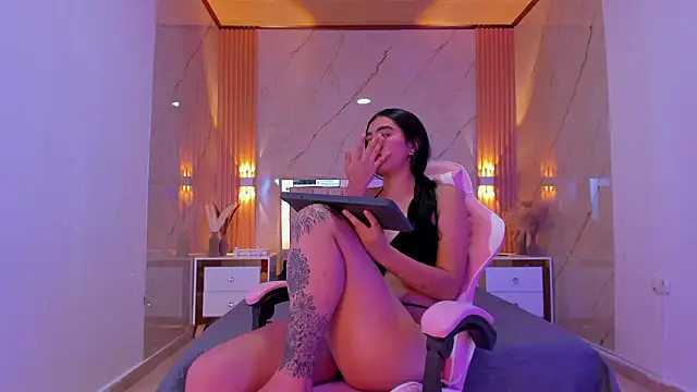 valentina cortes  online show from February 10, 2026, 4:22 am