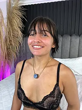 Nanda vixen  online show from February 20, 2026, 8:33 pm