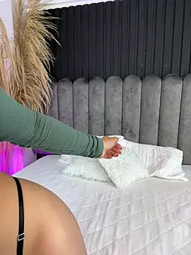 Nanda vixen  online show from February 18, 2026, 9:22 pm