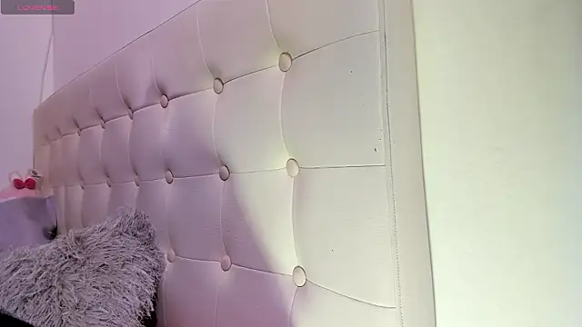 Snapshot of MiaEvans0 chatting on March 27, 2026, 3:04 am MiaEvans0 online show from March 27, 2026, 3:04 am