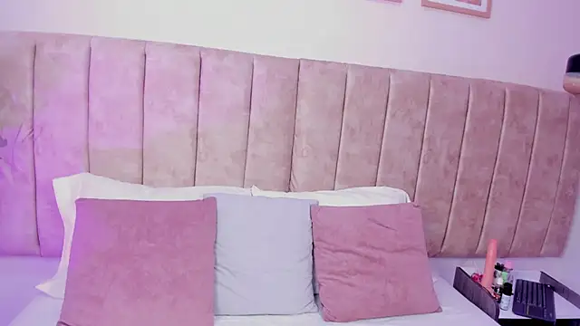 Snapshot of Roxy_Sin chatting on March 7, 2026, 3:02 am Roxy Sin online show from March 7, 2026, 3:02 am