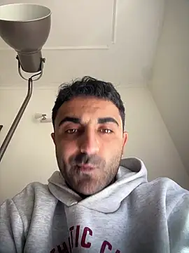 elia2711 online show from March 28, 2026, 1:01 pm