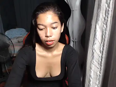 urgirlyflor online show from March 24, 2026, 1:11 pm