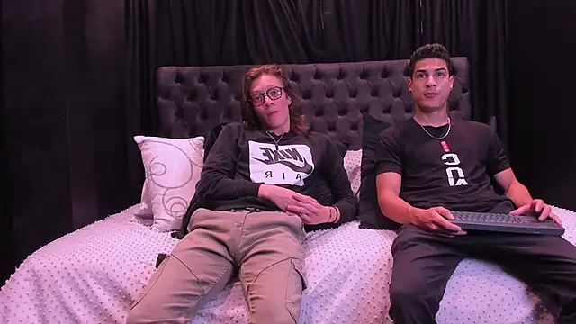 close friends online show from March 21, 2026, 2:21 pm