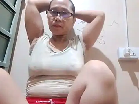suzzie hot online show from May 26, 2026, 9:02 pm