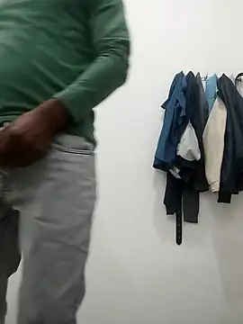 Snapshot of Daddyishere_19 chatting on February 17, 2026, 5:05 am Daddyishere 19 online show from February 17, 2026, 5:05 am