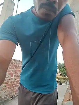 Snapshot of Daddyishere_19 chatting on March 31, 2026, 12:40 pm Daddyishere 19 online show from March 31, 2026, 12:40 pm