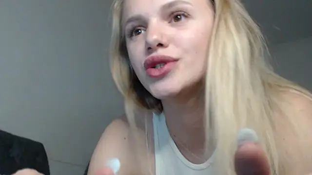 Snapshot of KeylaStar chatting on April 7, 2026, 8:32 pm KeylaStar online show from April 7, 2026, 8:32 pm