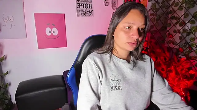 Snapshot of Juli_W chatting on March 12, 2026, 8:02 pm Juli W online show from March 12, 2026, 8:02 pm