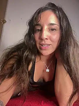 Snapshot of Latinaelisa chatting on May 1, 2026, 3:11 am Latinaelisa online show from May 1, 2026, 3:11 am