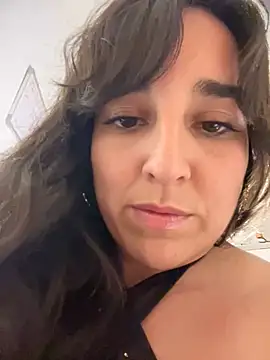 Snapshot of Latinaelisa chatting on April 9, 2026, 1:29 am Latinaelisa online show from April 9, 2026, 1:29 am