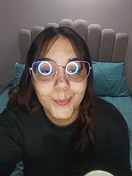 Snapshot of its_lauu_ chatting on March 4, 2026, 3:58 am its lauu online show from March 4, 2026, 3:58 am