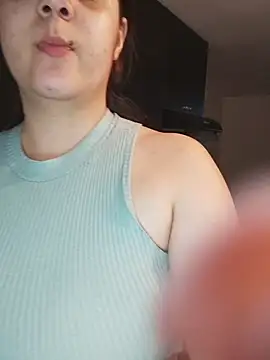 Snapshot of its_lauu_ chatting on March 18, 2026, 1:53 am its lauu online show from March 18, 2026, 1:53 am