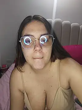 Snapshot of its_lauu_ chatting on March 10, 2026, 3:32 am its lauu online show from March 10, 2026, 3:32 am