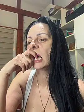 MiriamDelyn online show from April 24, 2026, 8:00 pm